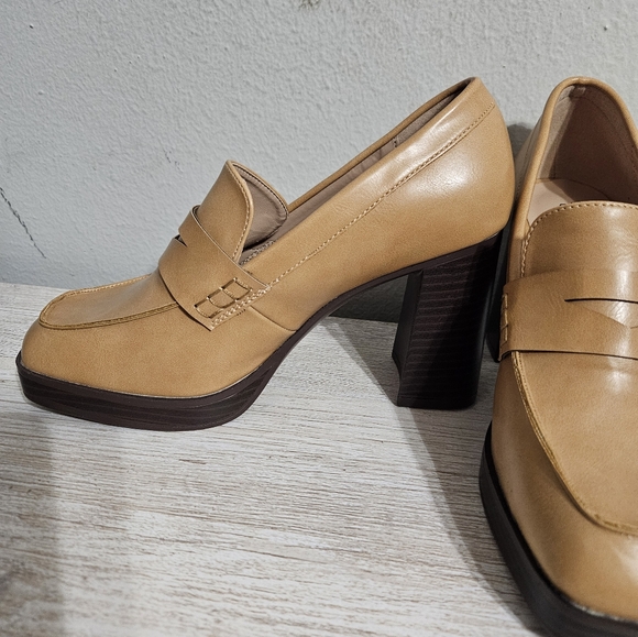 JOURNEE COLLECTION SIZE 8 EZZEY PUMP - Picture 4 of 12